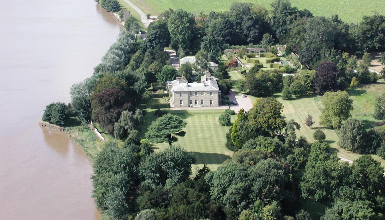 Saltmarshe Hall 外观 照片